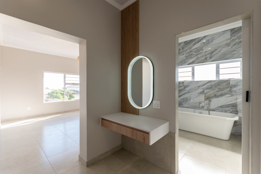4 Bedroom Property for Sale in Country Club Western Cape